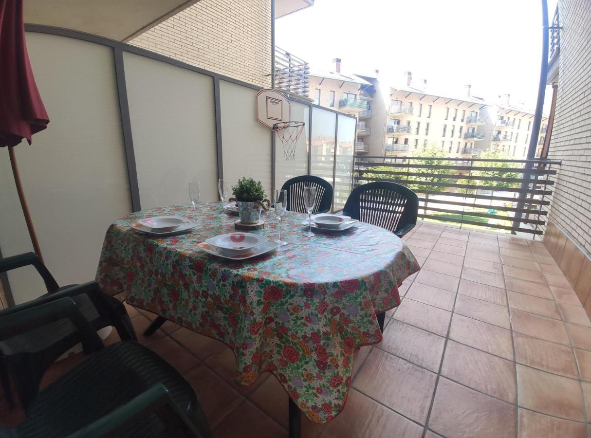 Apartamento Isabella Lägenhet Jaca Exteriör bild